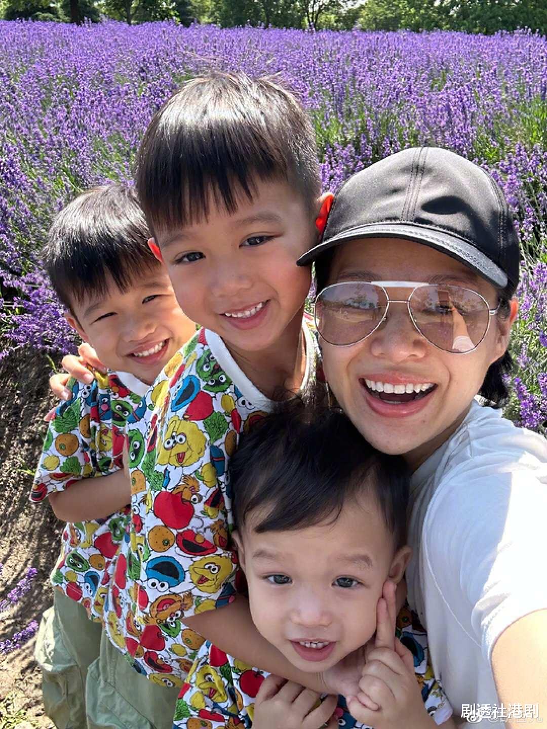 恭喜!TVB视后大儿子幼稚园毕业,身穿粉色毕业袍越长越可爱