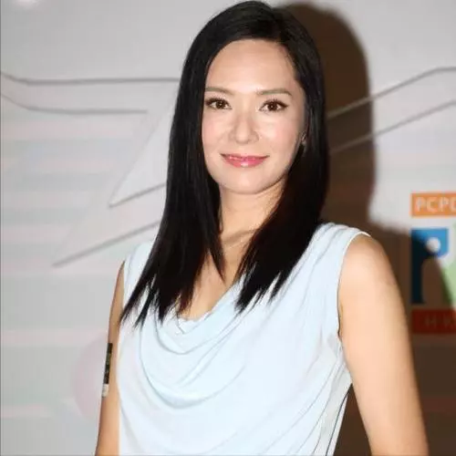 12年前，那个倒贴3套房嫁到河南农村的混血港姐郭羡妮，怎样了？