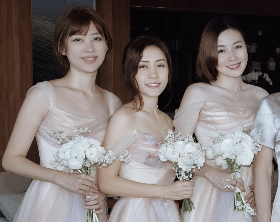 何超莲|窦骁再晒婚纱照,何超莲婚戒低调不炫富,姐姐弟弟全到齐,伴娘团曝光