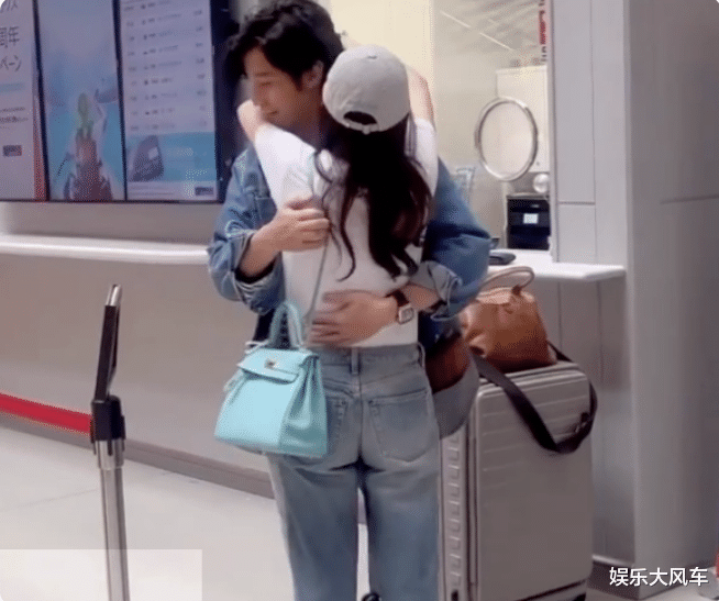 吴倩|艾伦夫妇同游日本秀恩爱,陈乔恩街头穿渔网引热议,网友:太辣眼