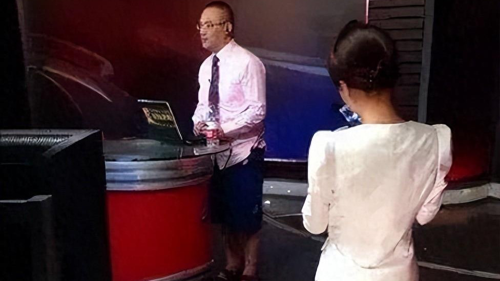 难怪导演不敢拍下半身！镜头下拉后，是不能偷看的“尴尬景象”！