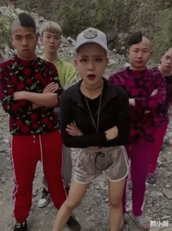 目不识丁、不学无术的跳梁小丑,到底是什么人捧红了这些网红?