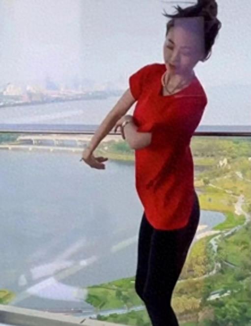 厉害了，恒大歌舞团团长白珊珊近况被爆出，坐拥豪宅豪车，不必老板差