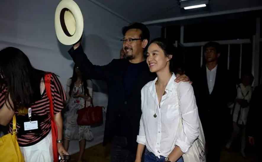 爱过宁静、与刘晓庆因戏生情的姜文，却被一个“悍妇”拿捏一辈子