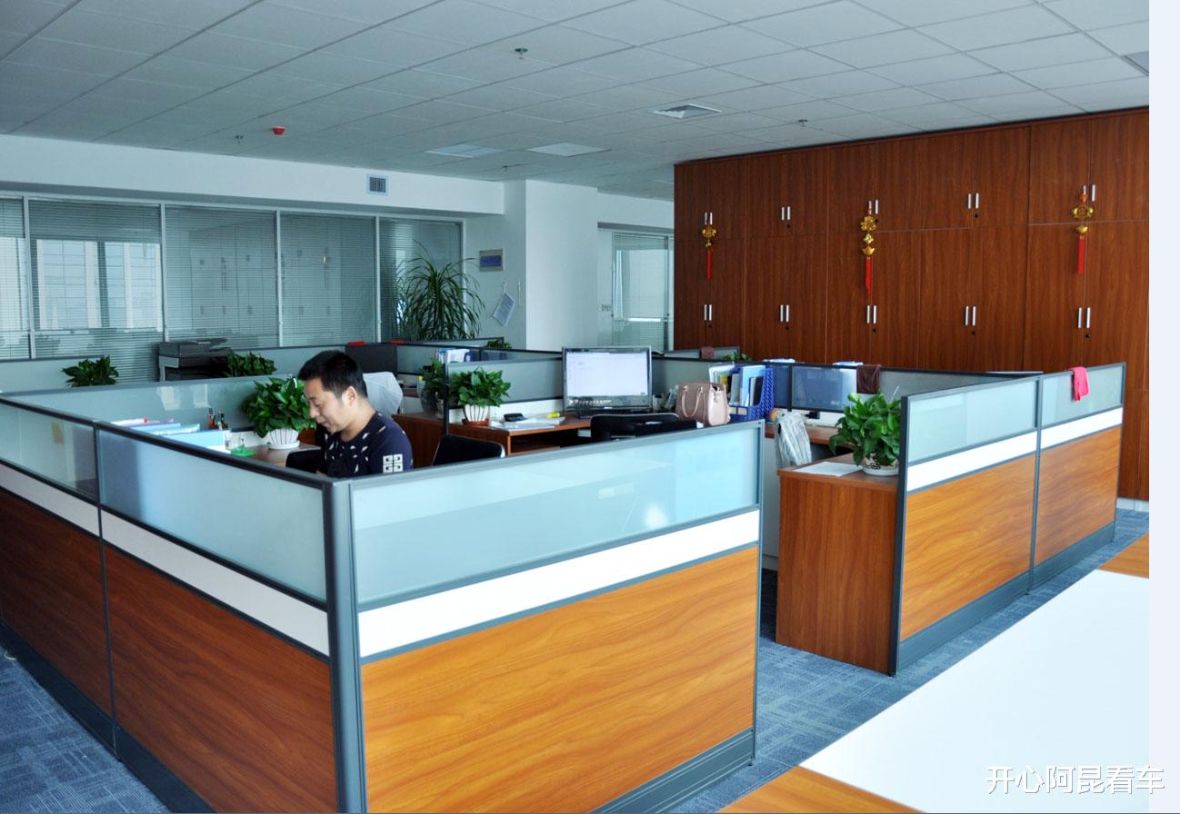 |单位新来局长上任后不到一个月,就放出风来说要对全局中层干部进行轮换调整