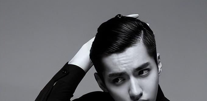 吴亦凡狱中生活后续,母亲找过成龙求救,亲生父亲尝试引渡无果!