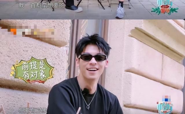 不受黄晓明想要女儿影响，baby母子出游，小海绵撒娇牵手更粘妈妈