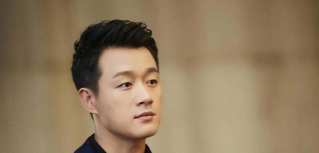 金主入狱，佟大为失踪2年！严屹宽一句话，再次将他推上了风口浪尖