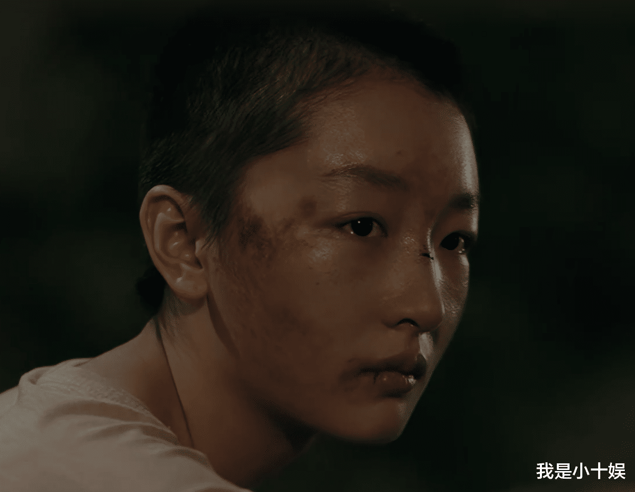 周冬雨|为角色剃光头的周冬雨,打脸了多少演现代剧还戴假发的女明星