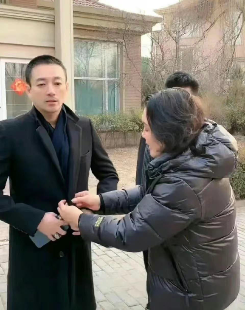 汪小菲|汪小菲深夜直播痛哭,被孟贺威胁要爆多个黑料,母子情深疑为演戏