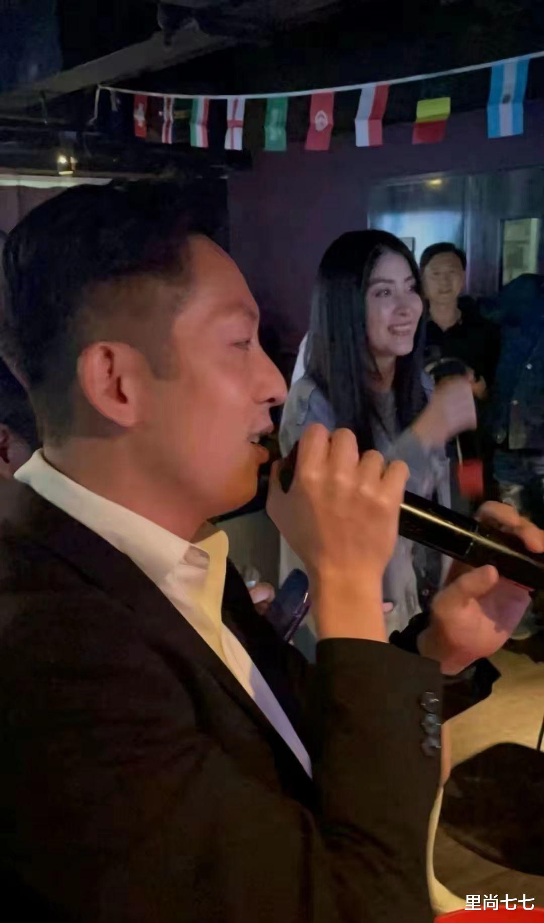 陈慧琳|陈慧琳老公真帅!跟老婆聚会打扮儒雅很年轻,大高个和妻子真般配