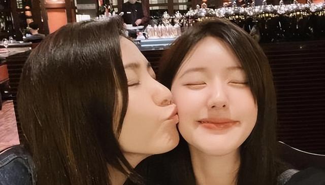 赵露思|赵露思初中就凭一张自拍就火爆网络,如今更是火遍娱乐圈