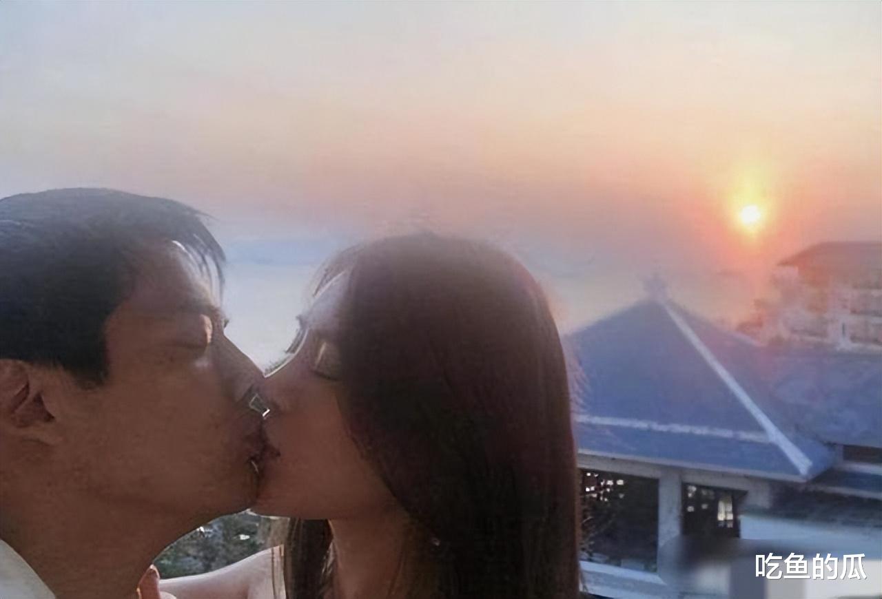 “你出名全因为和导演睡，根本不会演戏！”2002年刘烨酒后怒骂周迅