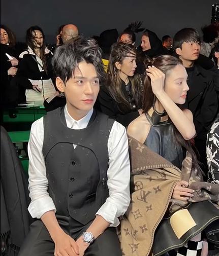 龚俊|龚俊金晨齐聚韩国秀场,堪称金童玉女,走出国门的明星何止他们