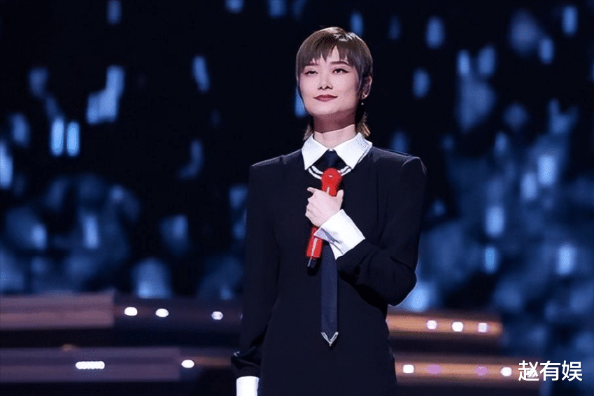 华晨宇和李宇春,两个“混子”歌手,在香港这一夜彻底现了原形