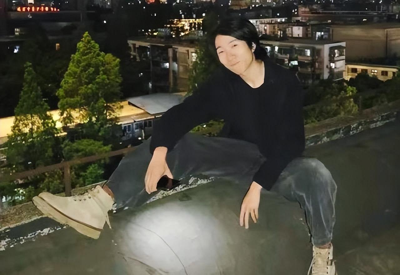 |28岁青年导演自杀身亡,生前曾遭侮辱,死前3天特别提到华晨宇