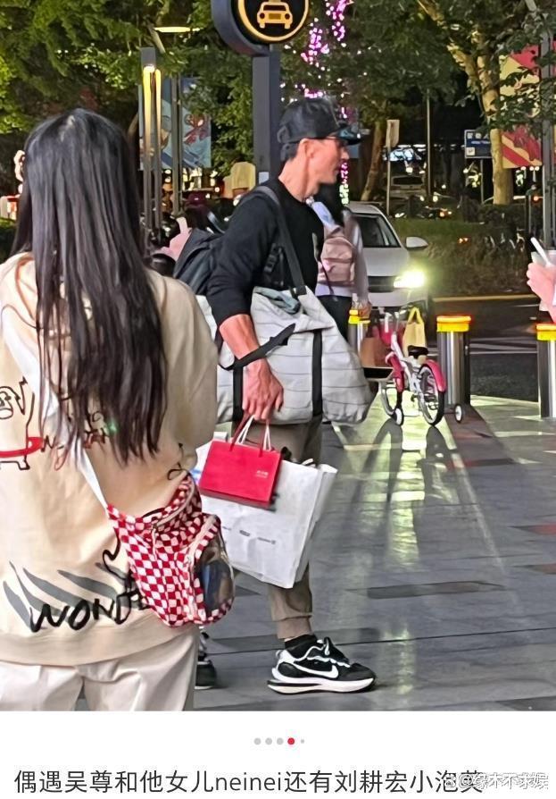 吴尊一家3口南丰城被偶遇!买十几件平价款,43岁林丽莹穿搭被嘲