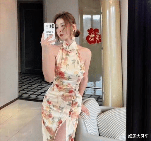 美甲 网红聂小雨做美甲穿高开叉，衣着惨遭曝光，网友直呼：太辣眼睛  ?