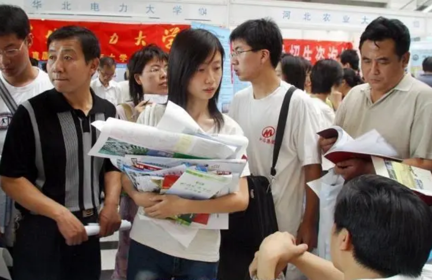 大学和大学专业,哪个对以后找工作影响大?看完就明白了