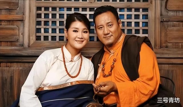 歌手降央卓玛：因丈夫高颜值疯狂倒追，婚后生3胎，现在生活咋样