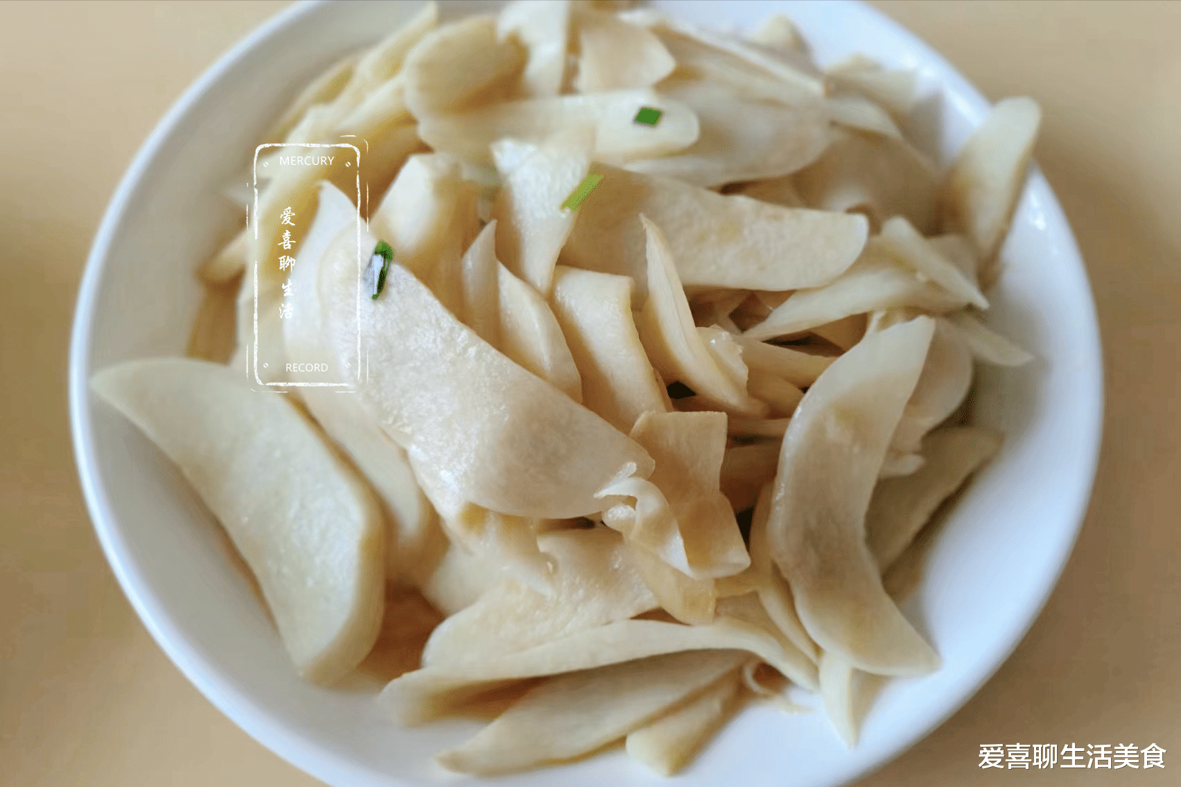 茭白|退休老两口的午餐，在朋友圈火了，网友：不将就不浪费，活得明白！