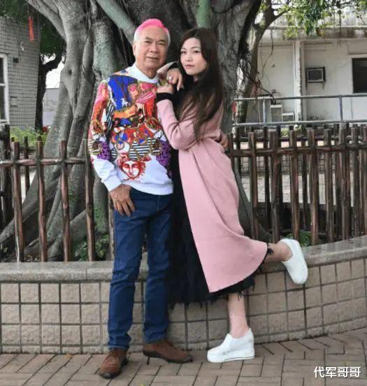 “爷孙恋”再起波澜!小36岁女友被当街暴打,发私密照只为借钱?