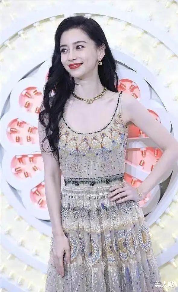 本以为袁冰妍够美了，直到和杨颖同框，才知道“神颜”的差距