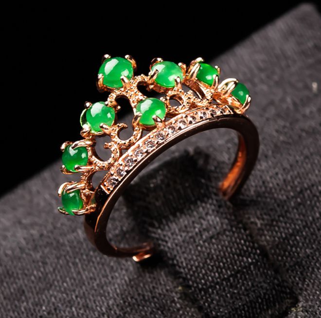 翡翠|翡翠皇冠，带上一枚翡翠冕戒，做自己的女王！