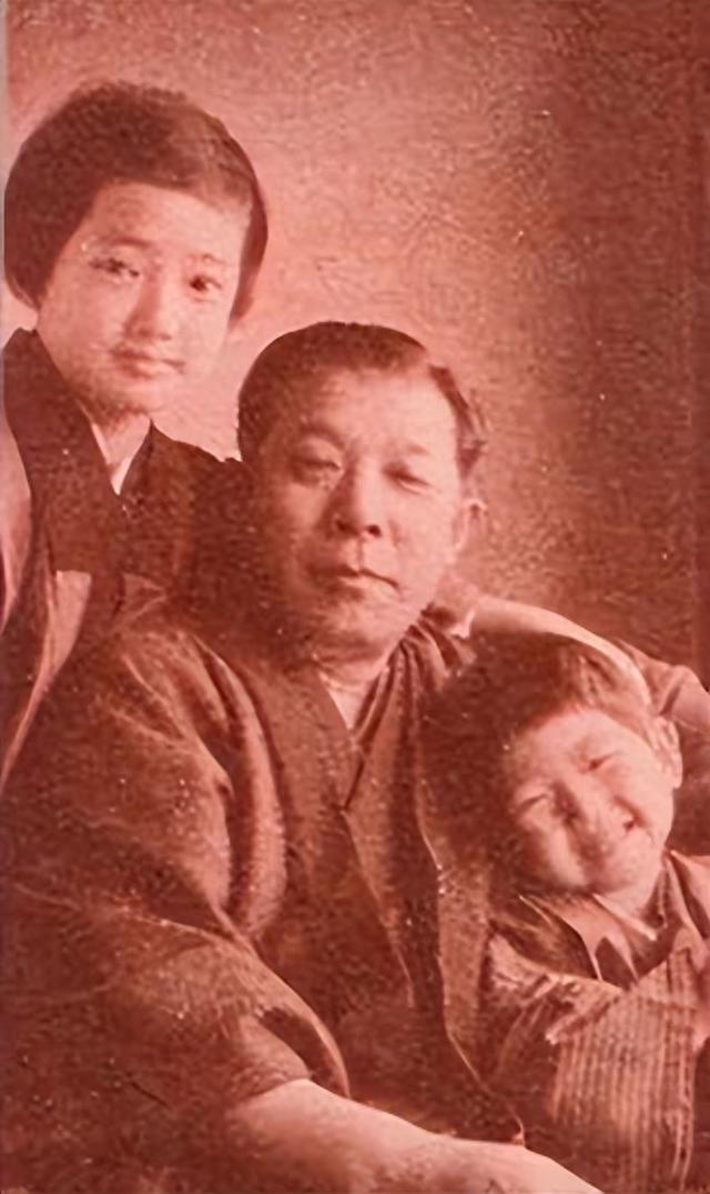 被山口百惠的老年状态惊艳到:64岁发腮发福,穿衣极简却气质高级