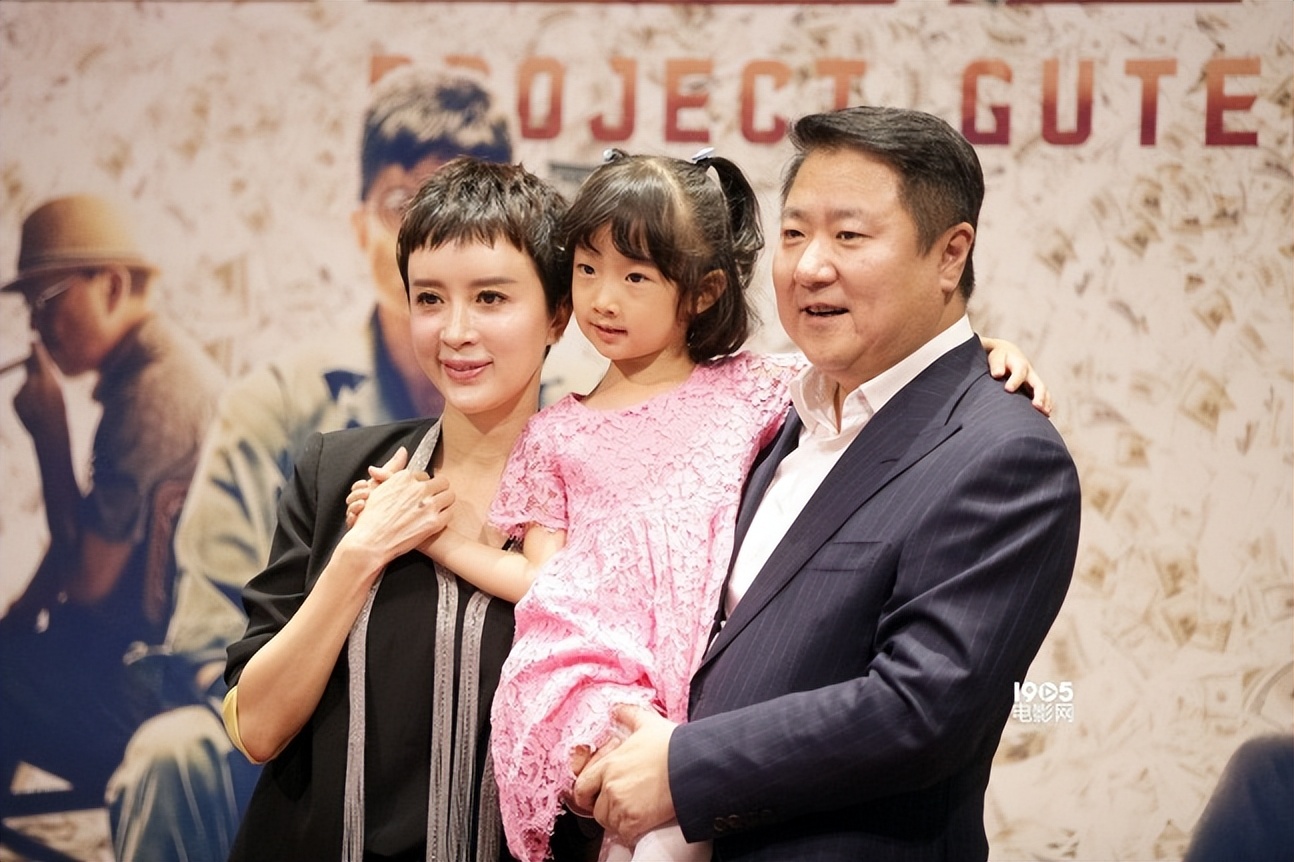 金巧巧|金巧巧澄清被家暴后首晒全家福,总裁老公于冬出镜,力证夫妻和睦