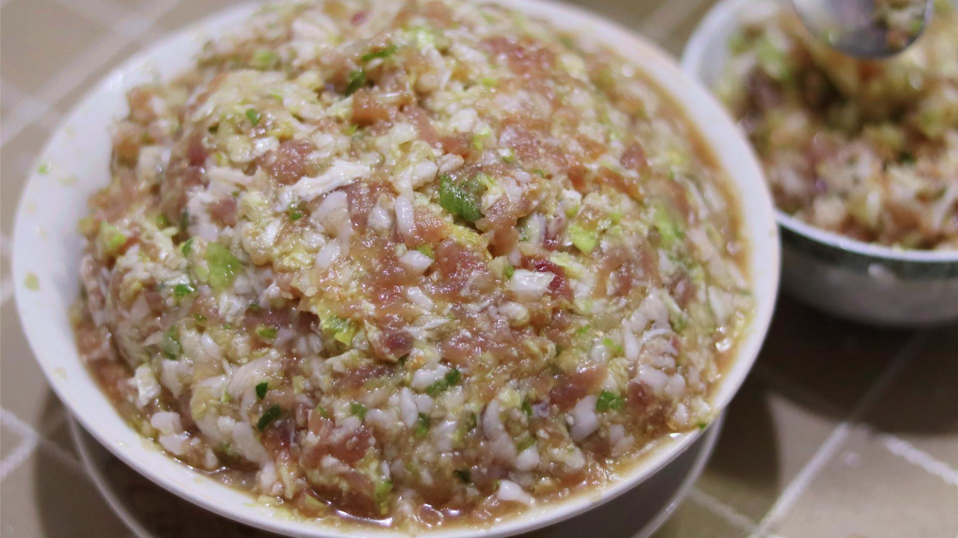 饺子|退休老妈包的猪肉白菜饺子，让我找到好吃的秘诀了，饱满味道香