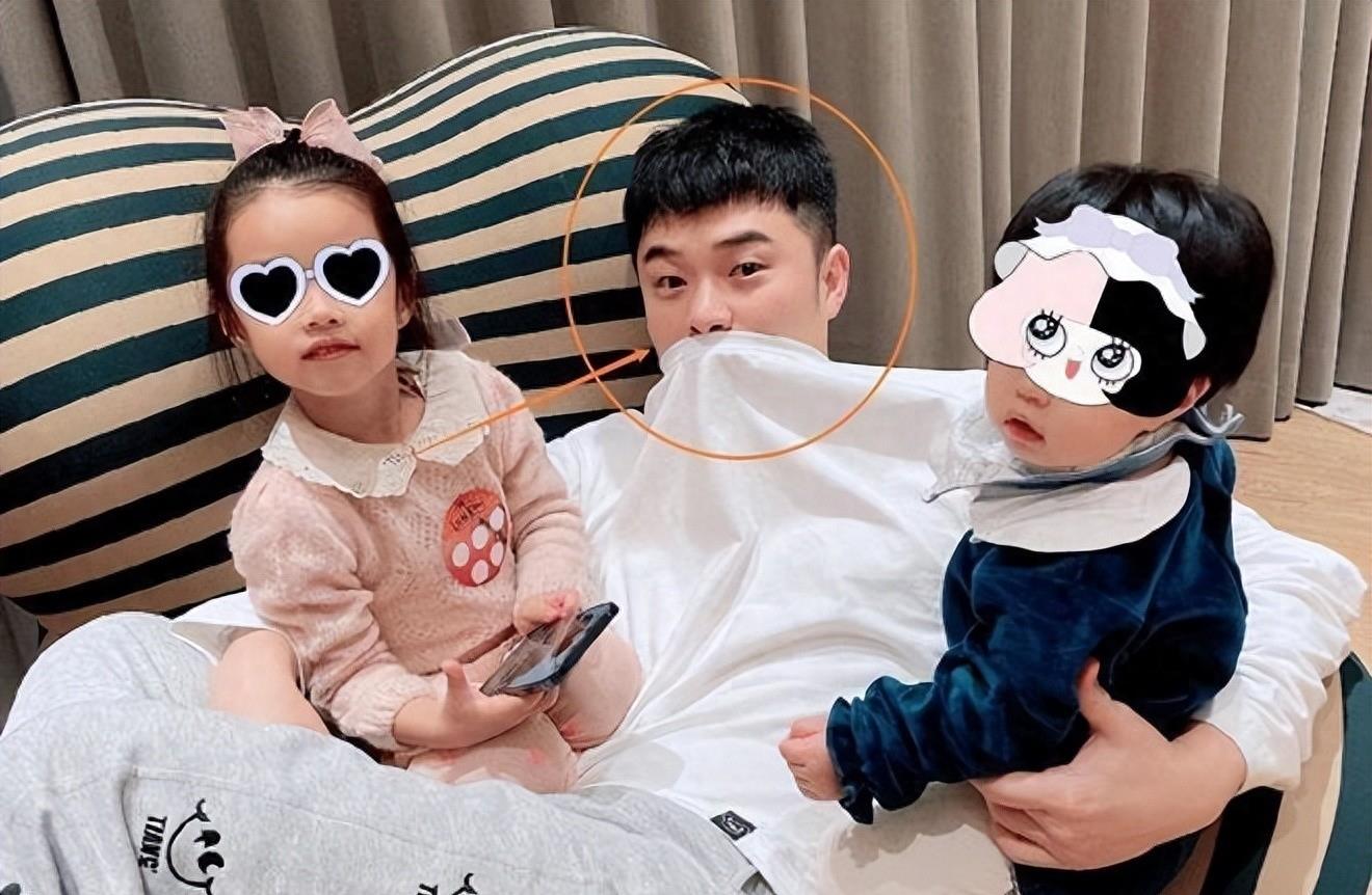 陈赫一家4口被偶遇，穿5000元T恤太壕气，39岁的张子萱年轻漂亮！