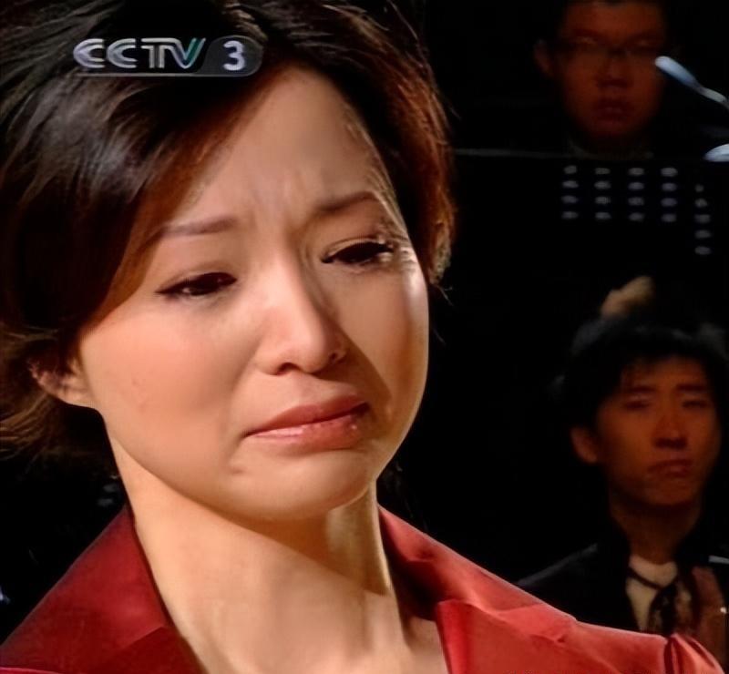 “央视一姐”到“查无此人”，49岁的董卿，终于落到今天这一下场