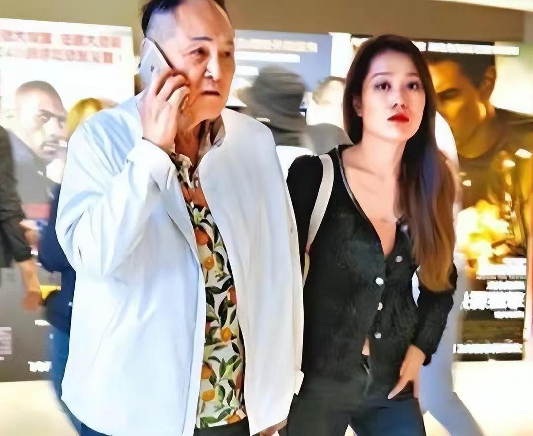 香港风流大亨:有过万名女友,全是演员嫩模,八旬高龄仍不消停