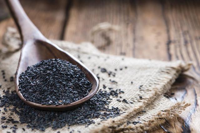 黑芝麻最大的功效不是乌发！冬季这样吃，阳气满满，错过等明年