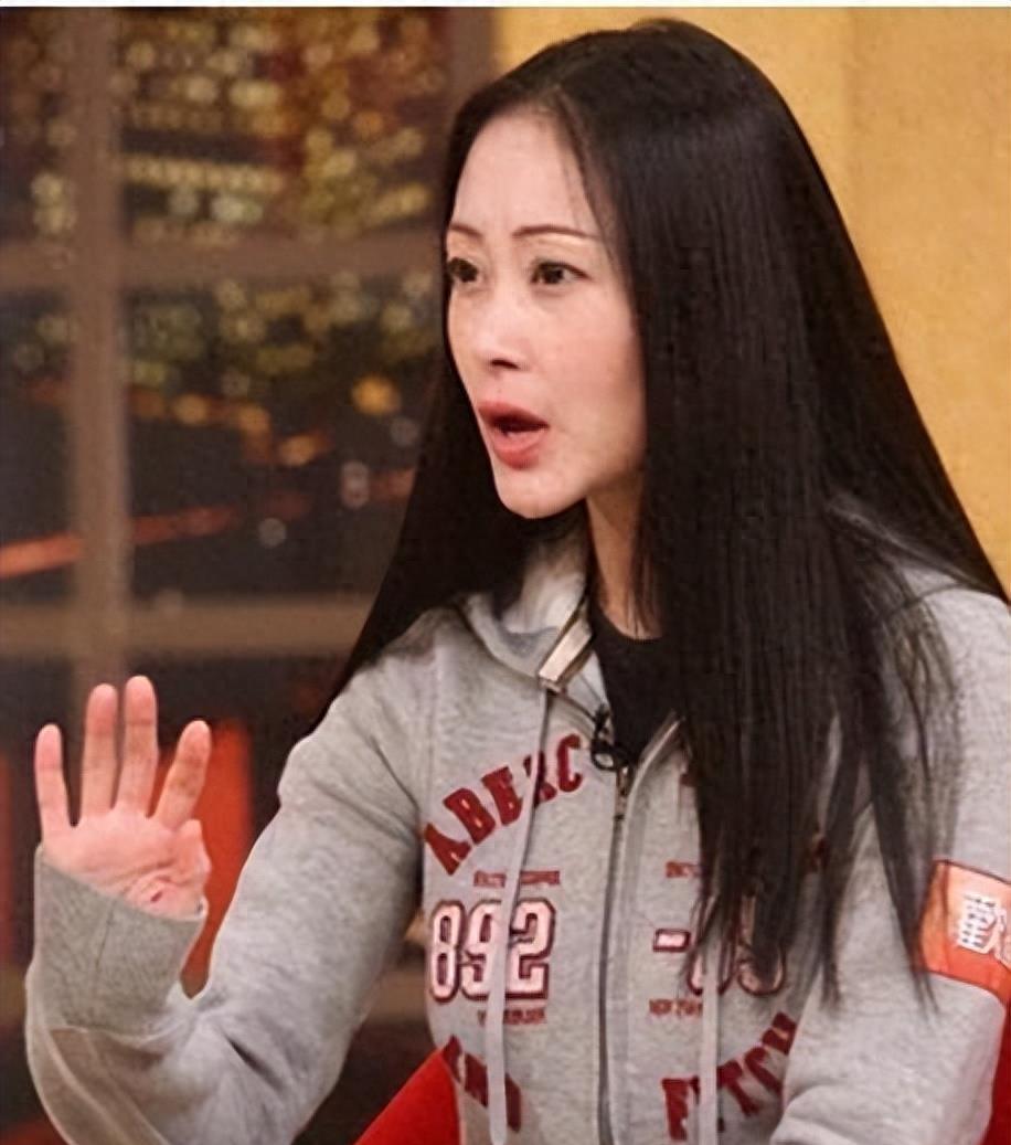 红极一时，却遭闺蜜插足婚姻，43岁惨死，留下7字遗言，死因成了谜