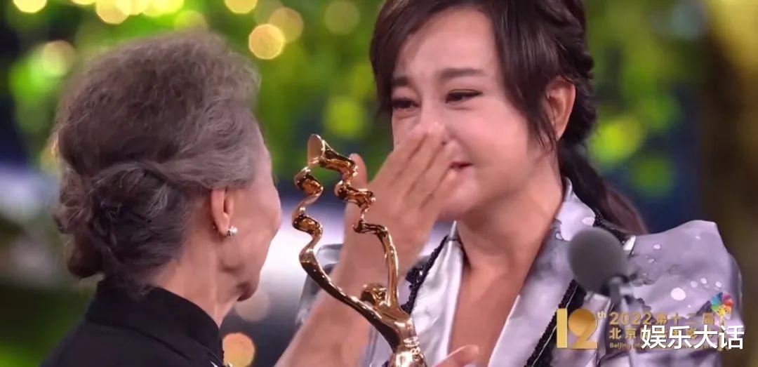 刘晓庆|71岁唐国强和70岁刘晓庆同台， “天然脸”和打针脸的差距一目了然