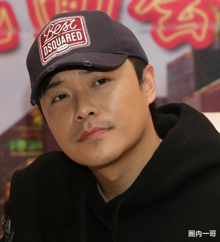 陈思诚再次起飞!穿万元衬衣现身酒店,身后跟4位美女,颜值抢镜