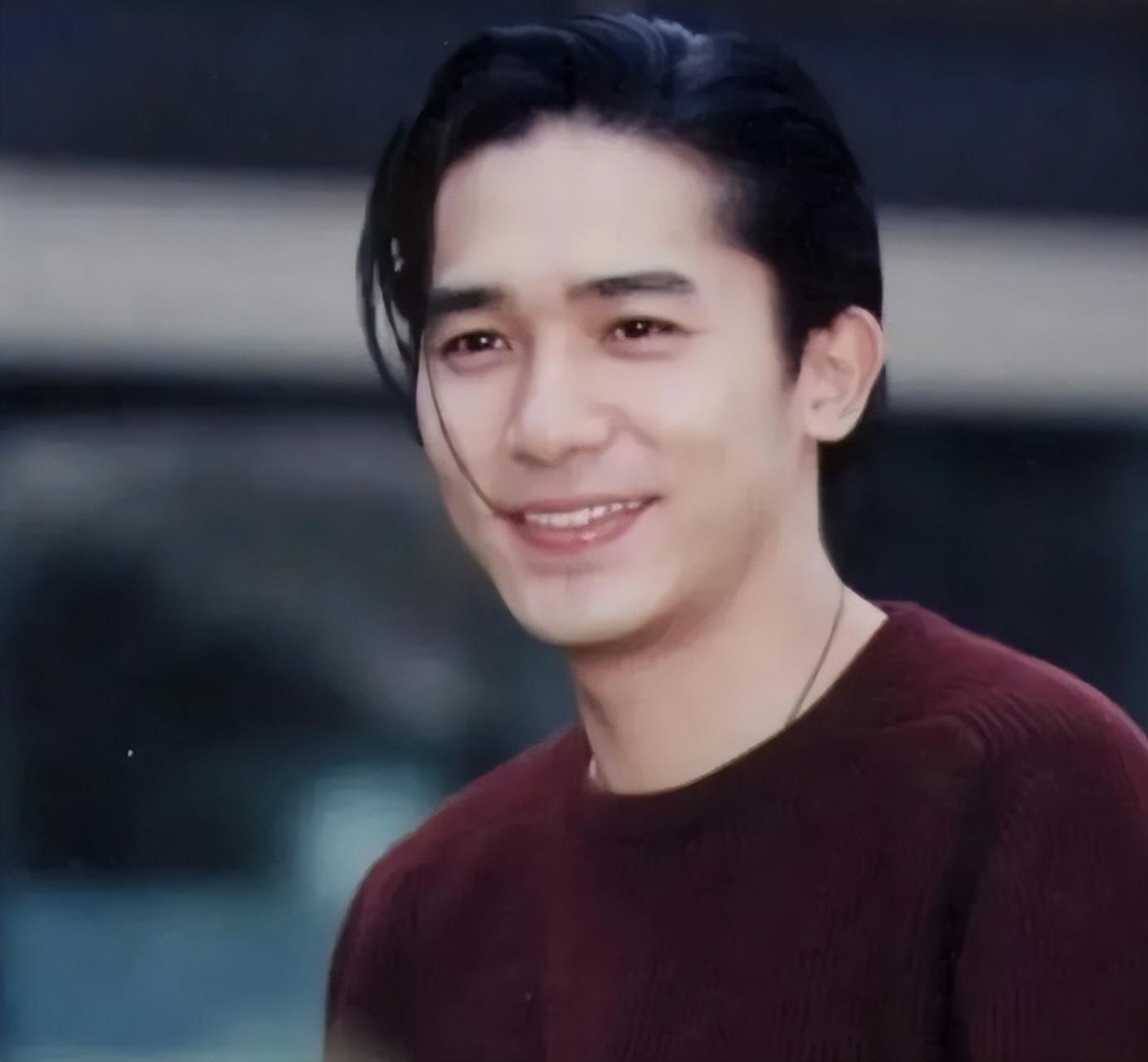 港媒曝梁朝伟25岁女明星育有一子,长年定居日本,真相被扒