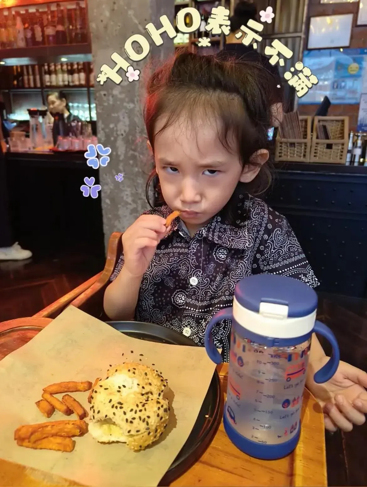 应采儿晒和大儿子逛吃vlog,Jasper自编自导自演,母子互动有趣