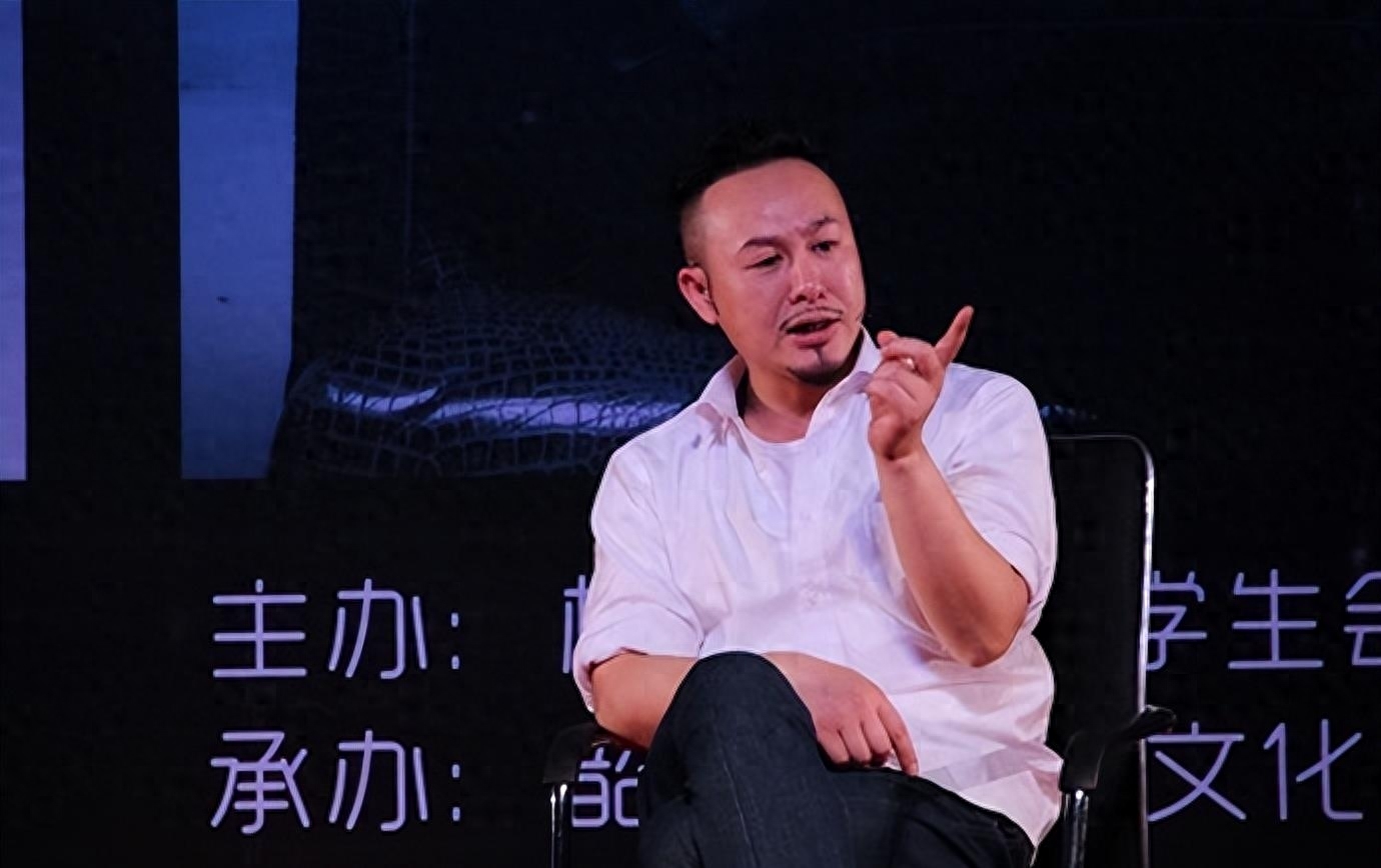 从爆红到“打回原形”，张颂文只用八个月，终是步了张小斐的后尘