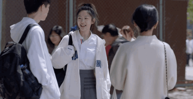 李庚希|新一代京圈小公主，资源强大，长相寡淡，“三里屯姐妹”一代不如一代