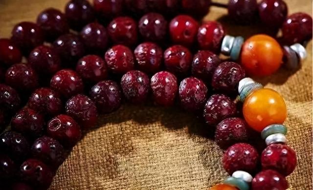 星月菩提为什么盘出来是黄的,而不是红的呢?