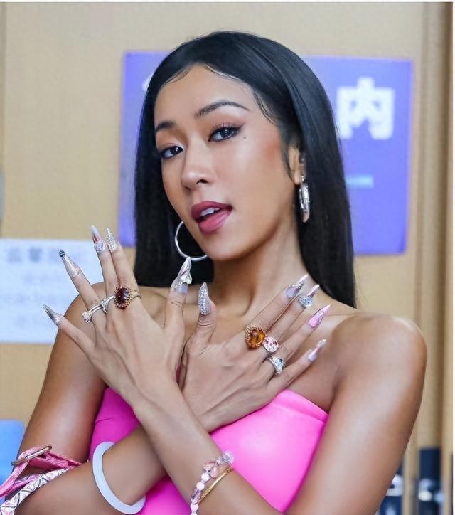 卖惨炫富当小三,没有底线的绿茶女!歌唱得好也不是她的遮羞布!