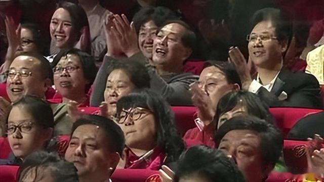 春晚从不对外售票，那台下的观众都是咋去的？看完瞬间涨知识！
