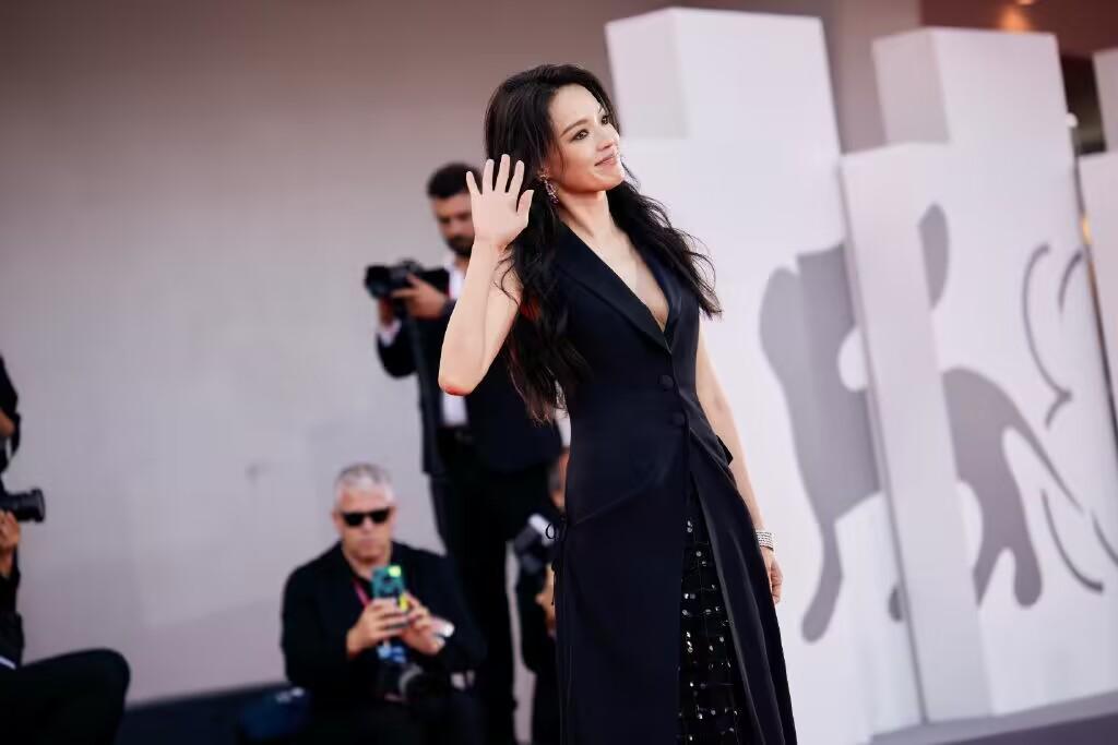 舒淇美到国外，网友直呼：真给中国“长脸”了