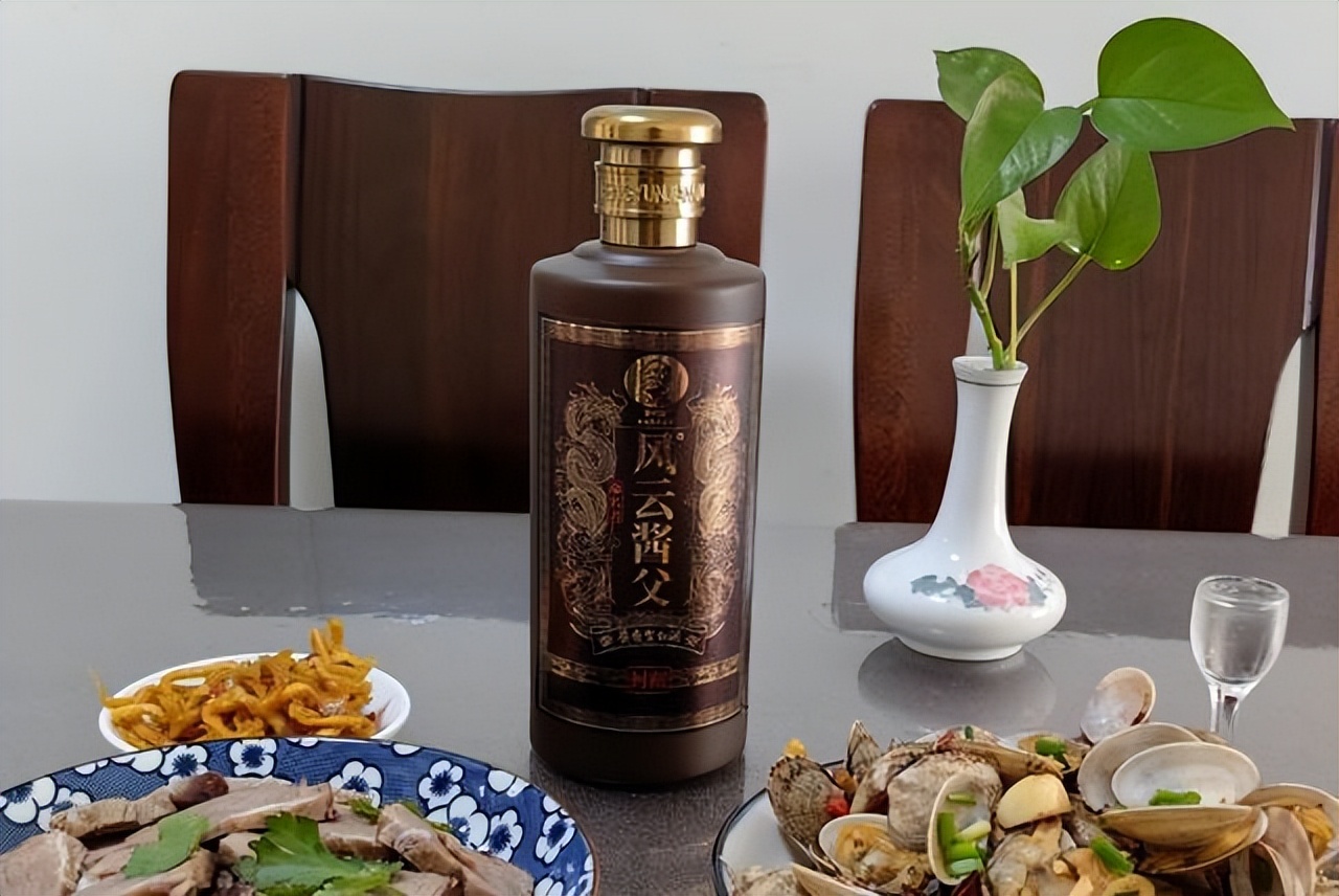 饮品|为啥红酒用软木塞还要横放，白酒却不用？建议搞懂，别浪费好酒