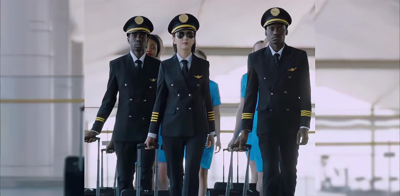 谭松韵|谭松韵演女机长被嘲没气场?宋佳才是此类角色的正确打开方式