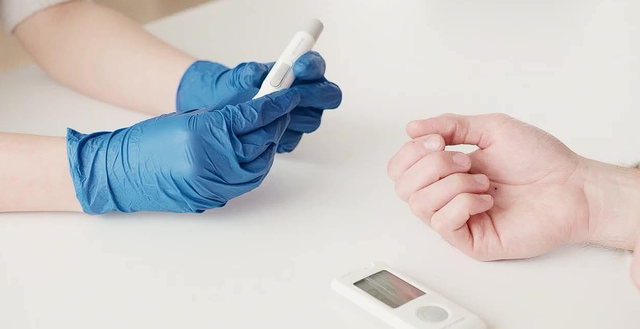 警惕：吃他汀的朋友注意出现3种情况，必须马上停药，需引起重视