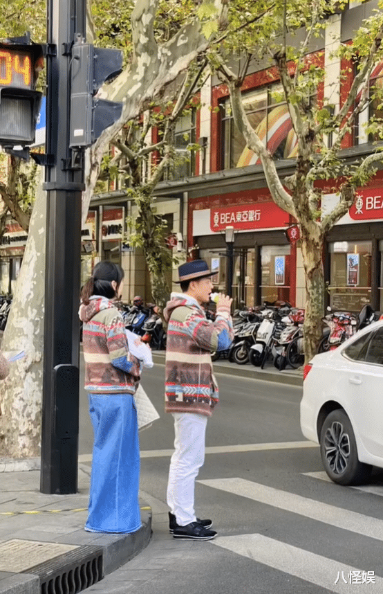 明道定居上海！与老婆穿情侣装看房，王婷萱怀抱女儿不插话好温柔